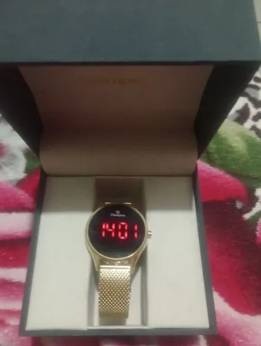 Vendo esse lindo relógio original 150,00
