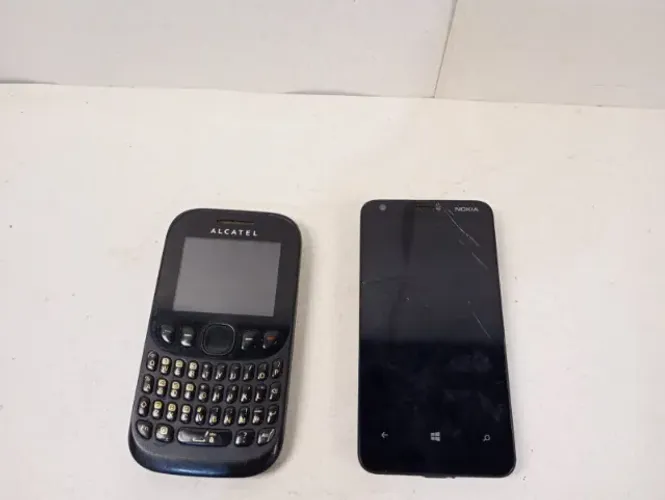 Kit Lote 2 Celulares Antigos (Alcatel One Touch Tribe + Nokia Lumia 620) - Para Peças/Cole