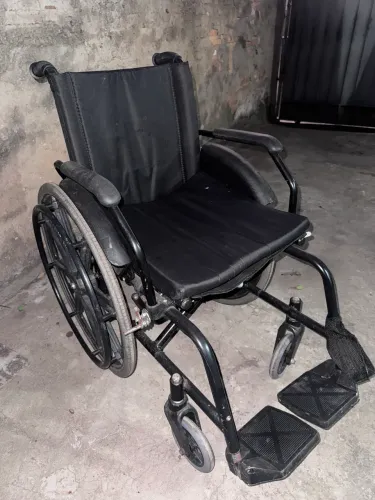 Cadeira de rodas em bom estado
