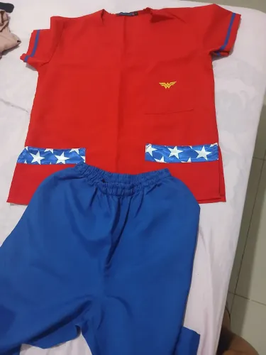 Pijama cirúrgico mulher maravilha