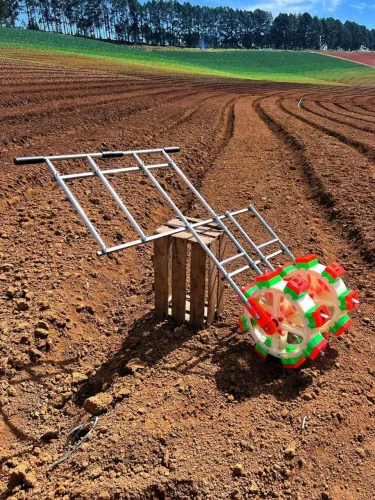 Plantadeira de coentro,e outros.