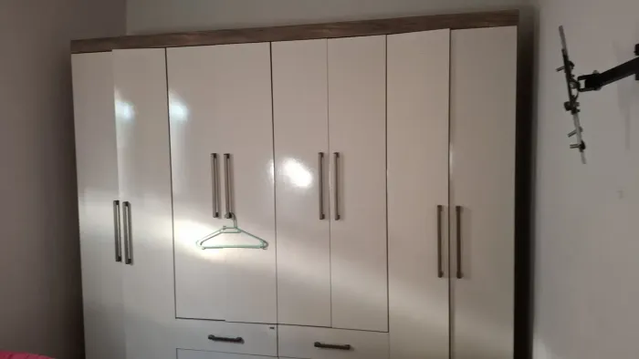 Guarda roupas falsa 8 portas 4 gavetas 