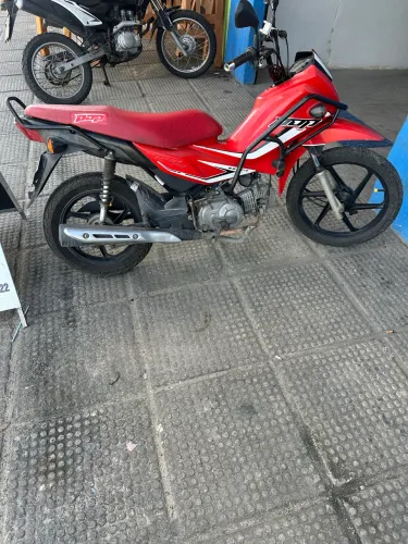 Vendo pop 110i ano 2022/23 não tem nd pra fazer 2 pneu novo