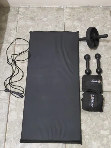 Kit Completo de Treino em Casa - Colchonete + Roda Abdominal + Pesos + Corda