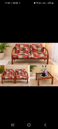 Poltronas e mesa de centro de vidro
