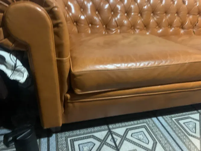 VENDE-SE SOFA DE COURO LEGITIMO