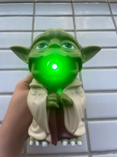 Brinquedo Mestre Yoda Lanterna - Star Wars 