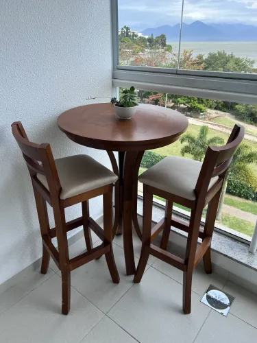 Mesa Bistrô com duas banquetas - Madeira maciça