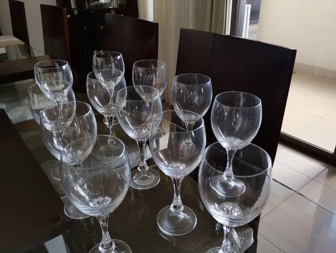 Compre 12 taças de cristal e ganhe um jogo de café 
