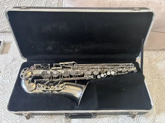 Saxofone Alto Bentley 91 Eb Prateado + Estojo e Acessórios