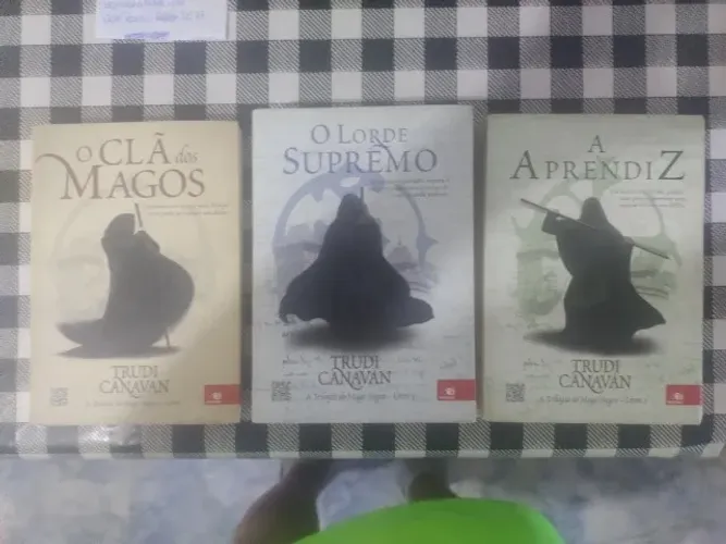 Vendo livros de Trudi Canavan Cada R$ 40,00
