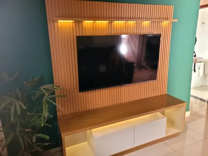 Rack com Painel Ripado para TV até 75" Cronos CabeCasa com LED