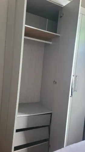 Armário pequeno 4 portas