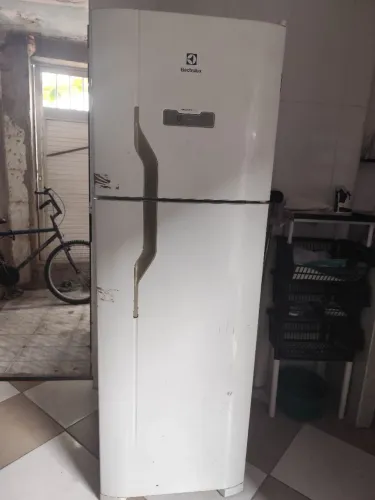 Geladeira Electrolux DF35/36 Com Detalhe 