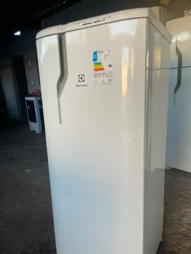 Geladeira Electrolux semi nova 110v