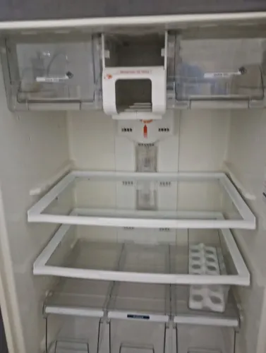 Vendo uma geladeira Brastemp em perfeito estado