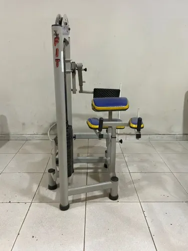 Aparelho de musculação Glúteo 3 apoios marca Maxx Corpus