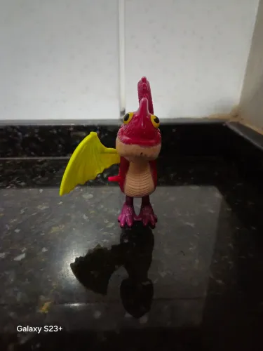 Baby Scuttleclaw como treinar o seu Dragão - mc donald's