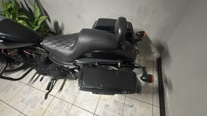 Harley 883
