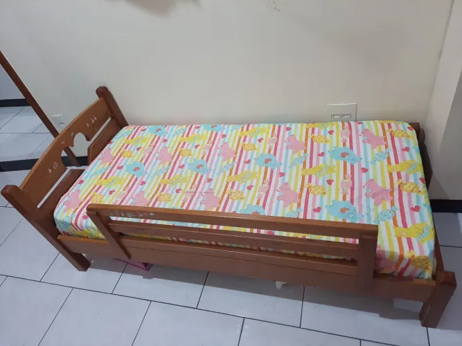 Cama infantil com protetor lateral