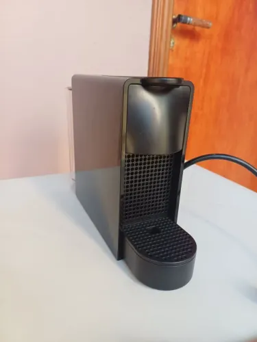 Cafeteira Espresso Nespresso Essenza Mini Preta 110/127V