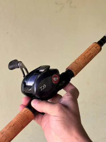 Vara e carretilha para pesqueiro