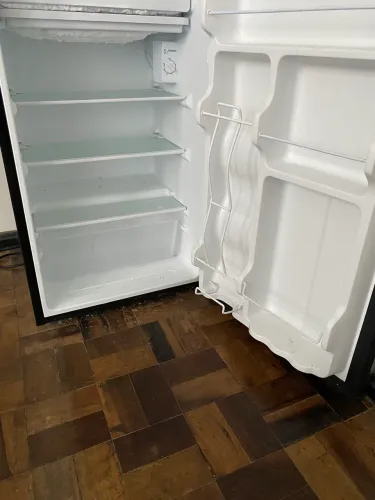 Frigobar Midea 120L Preto 110v