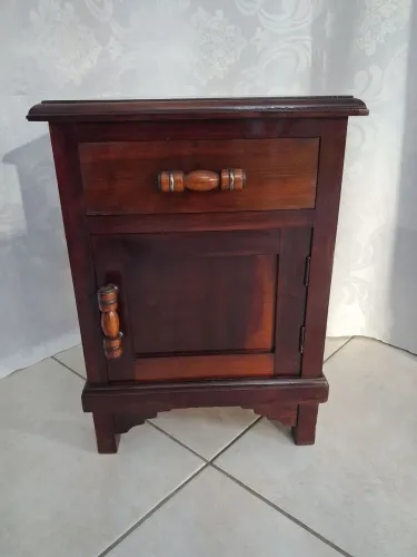 Criado mudo 1 porta 1 gaveta 