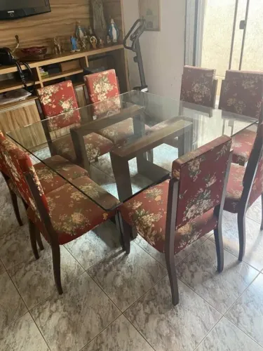 Mesa de Vidro com 8 cadeiras
