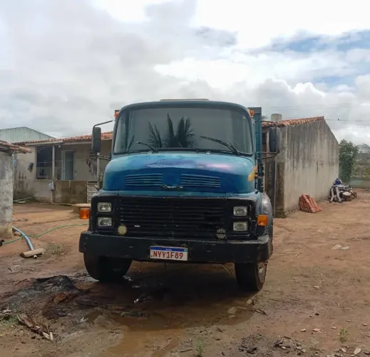 Caminhão ótimo pra trabalhar, roda sem câmera, freio a ar.