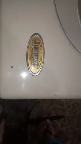 Banheira de hidromassagem sem uso.