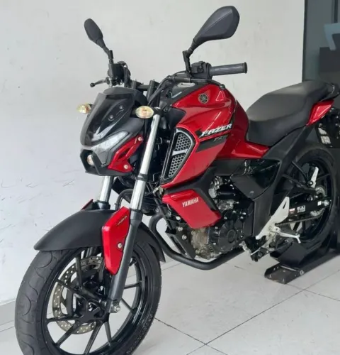 Moto de garagem muito boa