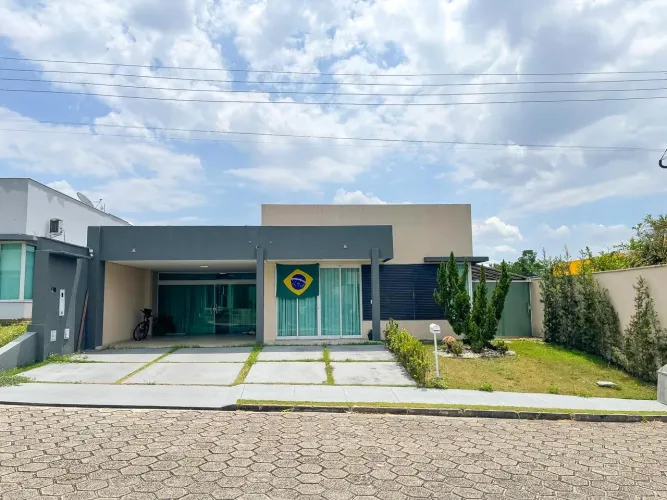 Condomínio Reserva das Flores - Casa com 3 Suítes com 450m² de Terreno