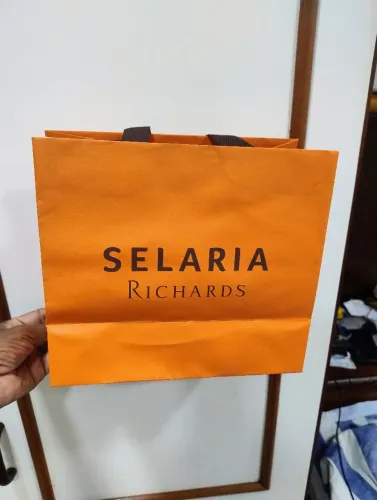 14 sacolas de compras da marca Richards da linha selaria
