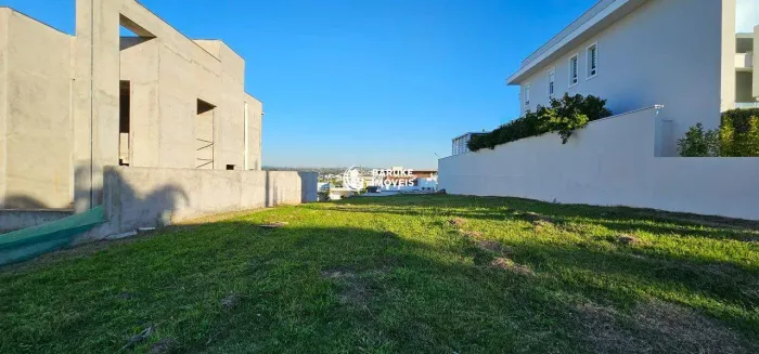 Terreno à venda no bairro JARDIM DOS LAGOS