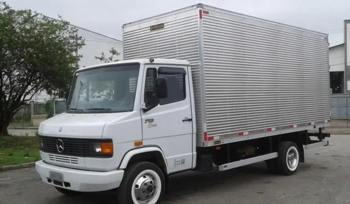 MB 710 Plus Baú 2011