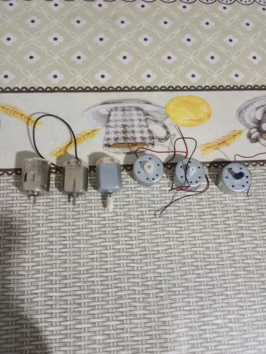 Mini motor elétrico pra robô
