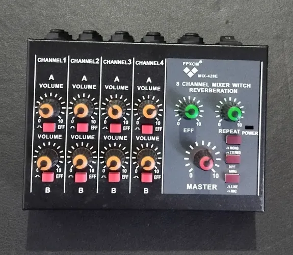 Mesa de Som Compacta EPXCM MIX-428E - 8 Canais e Reverberação (Efeito Eco)