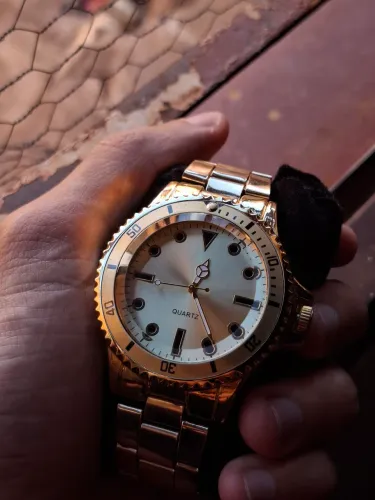 Relógio Dourado masculino NOVO