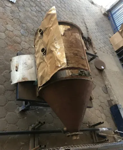 SILO INOX FERROSO 2,60 ALT X 1,24 DIÂMETRO X 216 KG