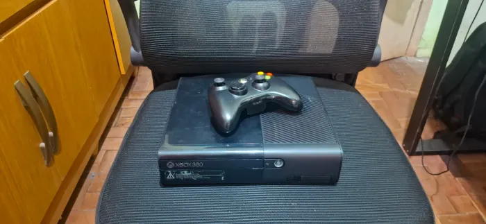 VENDO XBOX 360 + CONTROLE + FONTE ORIGINAL