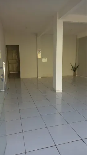 Aluga-se ponto comercial! 