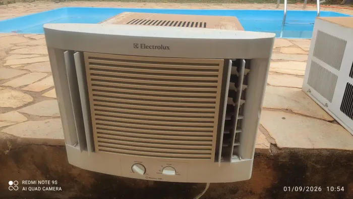 Vendo dois ar condicionado, de janela, 500,00 cada um