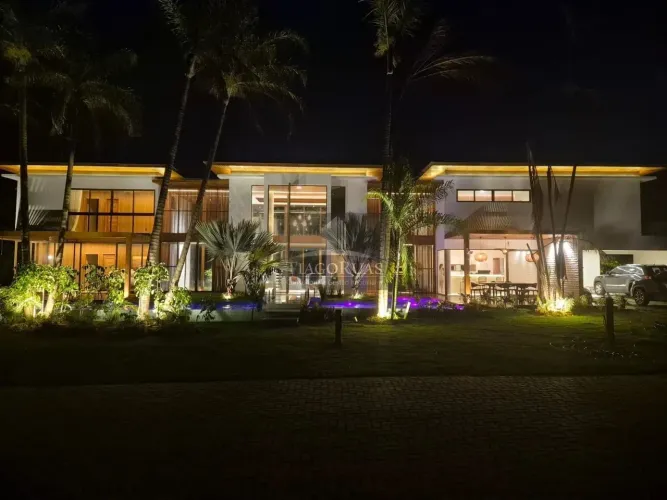 Praia do Forte Alto Luxo: Casa 5 suítes, piscina e áreas de lazer no Condomínio La Laguna 