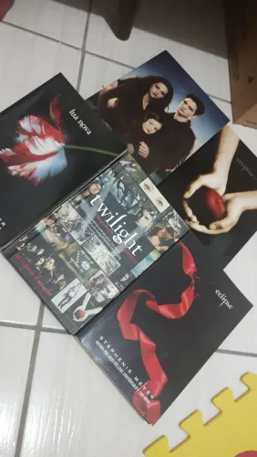 Coleção Saga Crepúsculo mais livro bastidores da saga.
