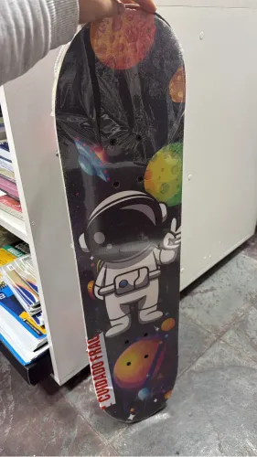 Skate astronauta madeira 78cm
