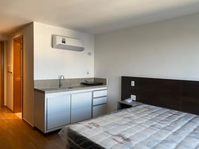 Studio mobiliado com lazer no terraço e vaga de garagem para locação