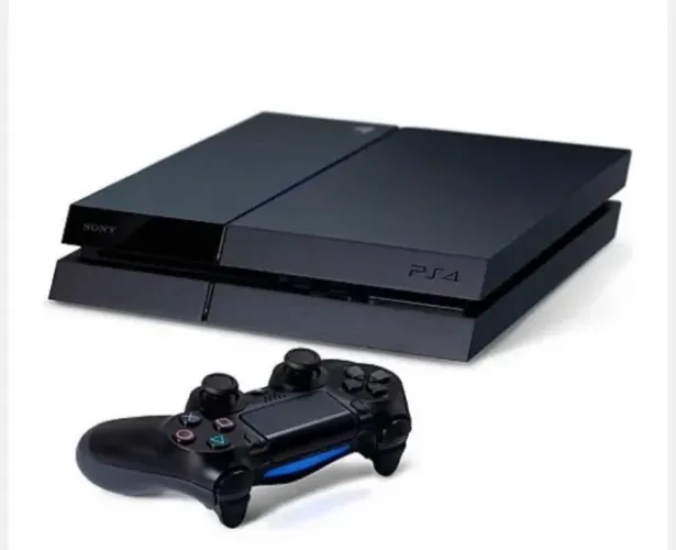 Vendo PS4 com 2 consoles originais semi-novo + 1 jogo