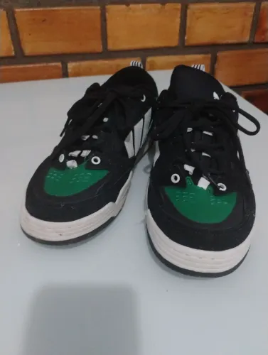 Tênis Adidas Adi2000 modelo preto com verde / Tamanho 40