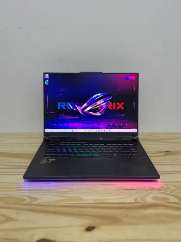Notebook Asus Rog Strix G16 - RTX 5070 / Ryzen 9 8940HX / 16GB DDR5 / SSD 1TB